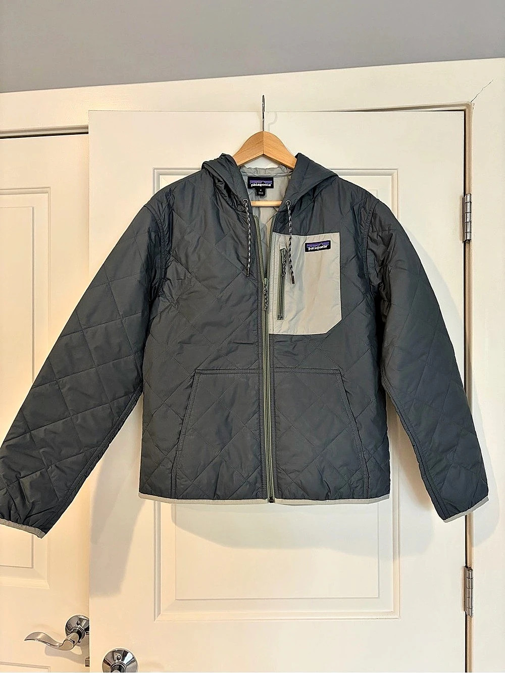 Patagonia Women's Diamond Quilted Bomber Hoody Nouveau Green Medium